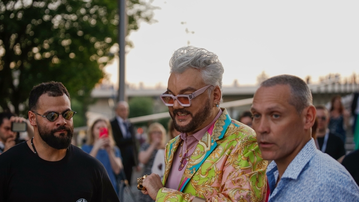 На Кубани добиваются отмены концертов Киркорова после плясок на кресте. Дошли до владыки