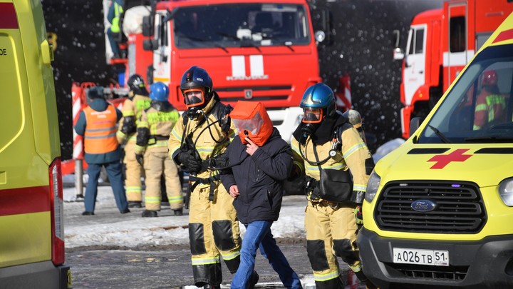 В Перми пожарные спасли семь человек из горящего общежития