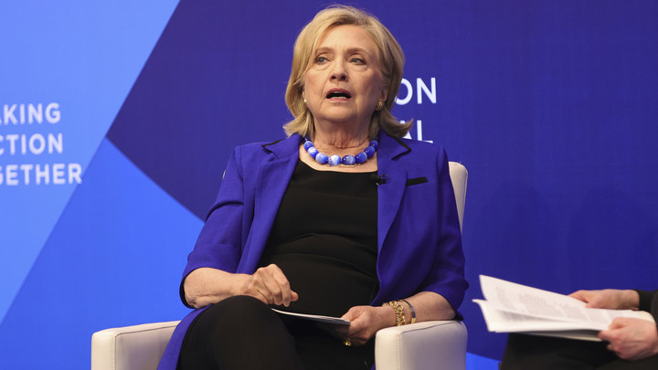 Поставить с ног на голову: Песков осадил Клинтон