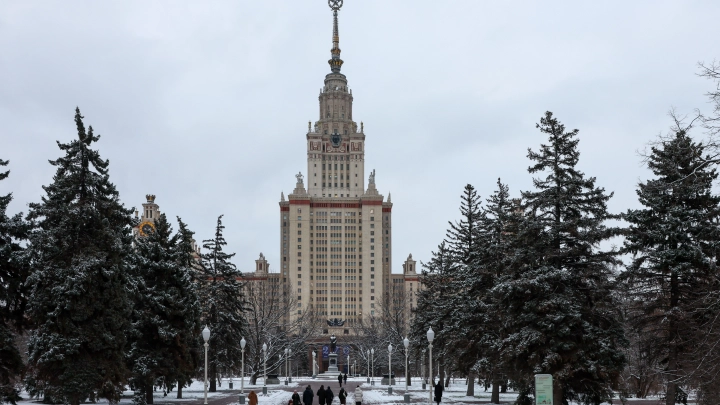 Названы 10 самых сложных для поступления вузов России