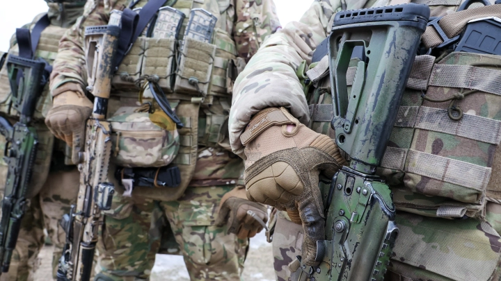 Десятиклассникам в Псковской области предложили пойти служить по контракту