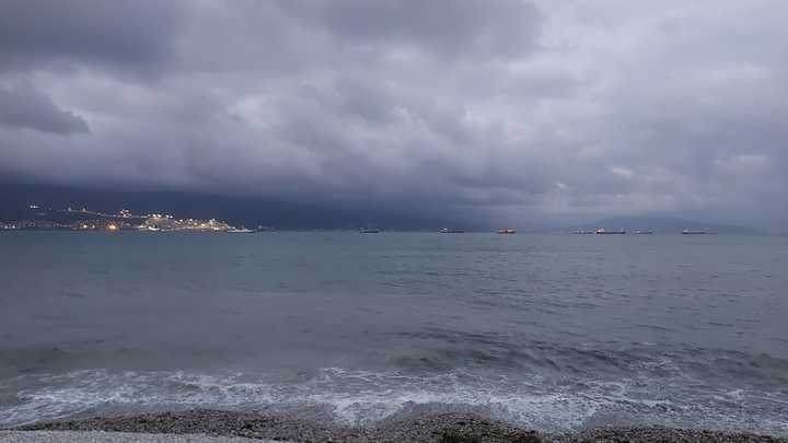 Кадры смерча над морем в Сочи появились в сети