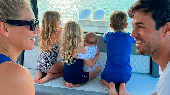 Энрике Иглесиас впервые показал видео с младшим сыном. Мимимишность перекрыла тревожная деталь