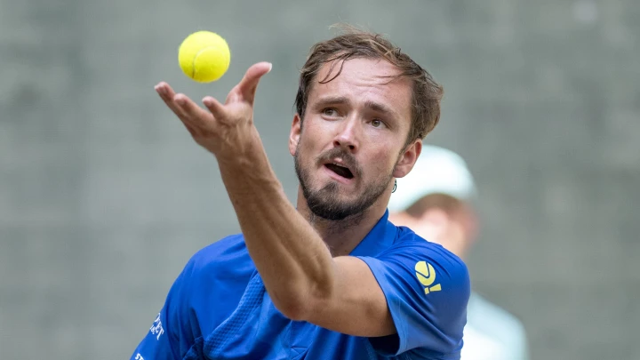 Медведев с рыком сломил Зверева и вернулся в элиту. Полуфинал турнира ATP в Галле