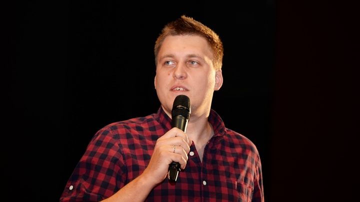 «Сбежал, но деньги зарабатывает»: опальный комик применил уже давно известную схему