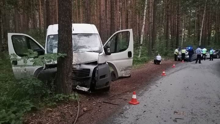Пьяный водитель насмерть придавил пятилетнюю дочь в ДТП в Свердловской области