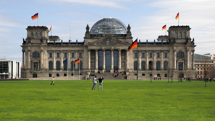 Отношения и так усложнились: Немцы не поддержали визовую войну с Россией