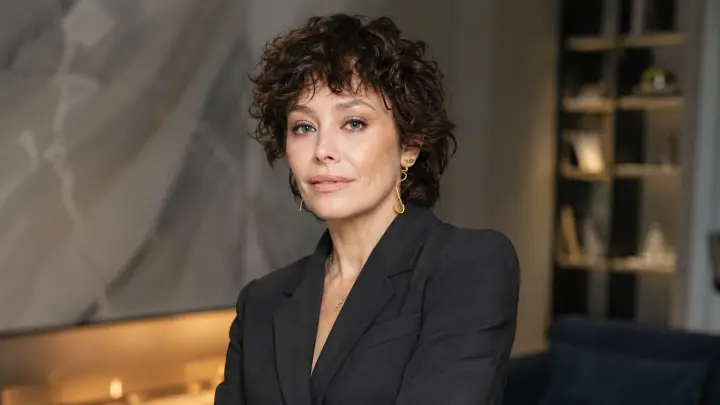 52-летняя актриса Екатерина Волкова побрила голову на камеру: Вот как она теперь выглядит