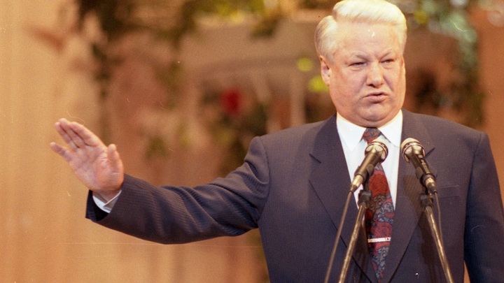 Ельцин присягал на верность США, но и этого было мало. Госпереворот пытаются повторить