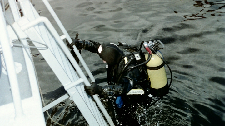 Водолазы МЧС обследуют атомную подлодку К-27, затопленную в Карском море 32 года назад