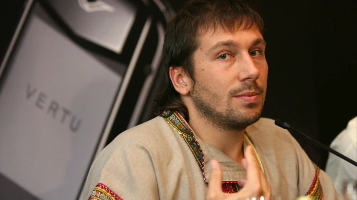 Пошли они все. Чичваркин* в ярости накинулся сразу на всех. Пути назад не осталось