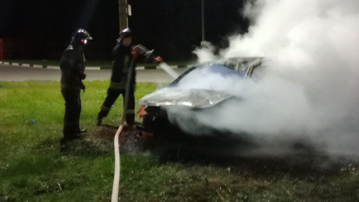 Водитель легковушки сгорел прямо в автомобиле на Бору