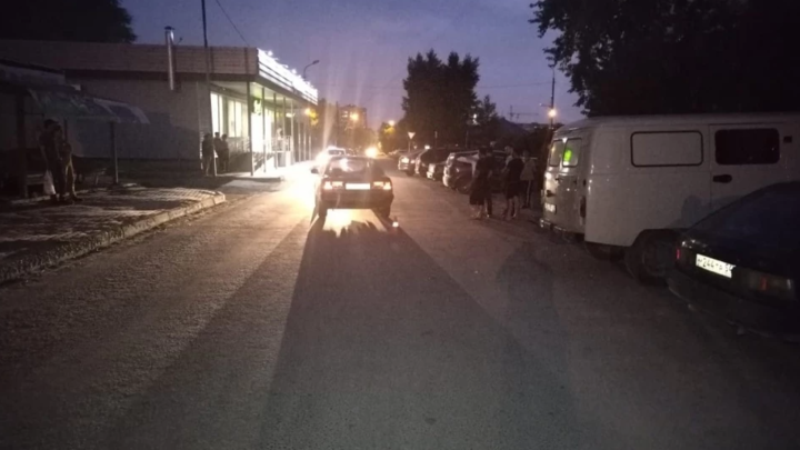 Перебегавшего дорогу 10-летнего мальчика сбила машина в Новосибирске