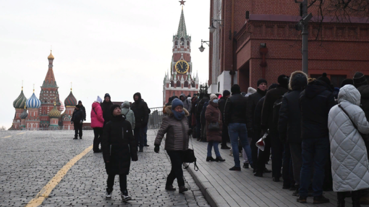 Законопослушным опасаться нечего: Статьи Медузы* запретили распространять в России