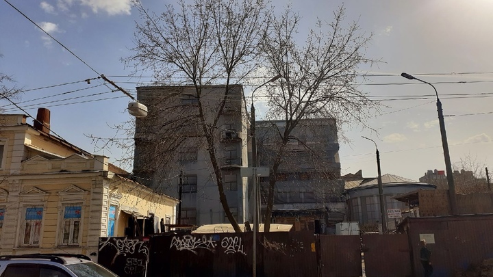 Собственника обязали отремонтировать Дом чекиста к 2025 году