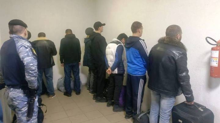 Нарушителей — за порог! 222 нелегальных мигранта выдворили из Челябинска судебные приставы