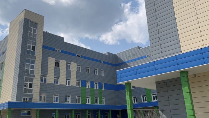 Строительство крупнейшей поликлиники в Новосибирской области вышло на финишную прямую
