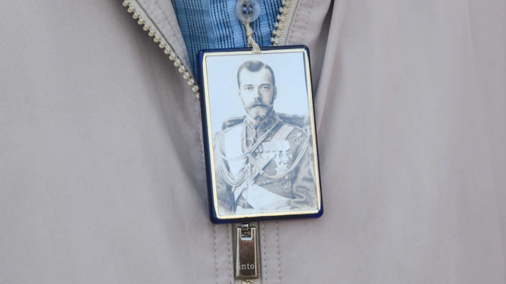 Предупреждение всем нам: в московском храме мироточит икона Николая II