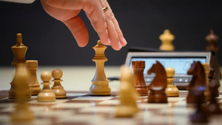 Онлайн-турнир по шахматам: Русский школьник обыграл норвежца – чемпиона мира Карлсена