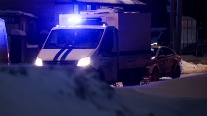 Азат с гранатой взял в заложники женщину с ребенком на Урале: силовики готовятся к штурму