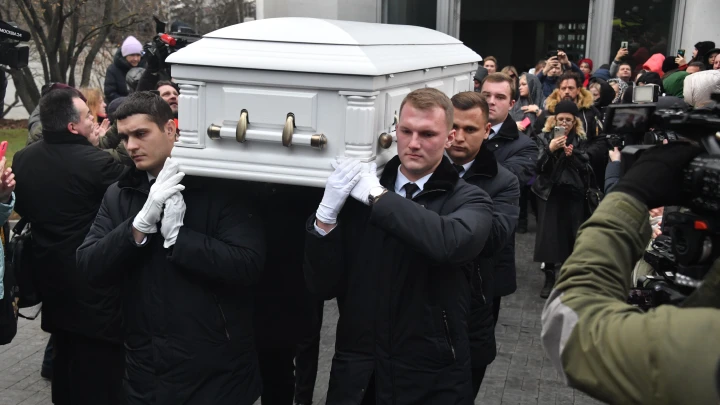 Жуткая находка: в озере Всеволожска плавал пустой гроб Жуткая находка: в озере Всеволожска плавал пустой гроб