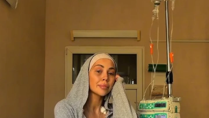 Онкобольная Алена Рапунцель покинула клинику и открыла сбор на лечение