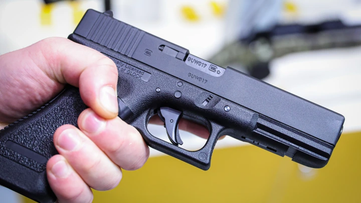 Ребёнку прострелили глаз во дворе: врачи не могут достать пулю