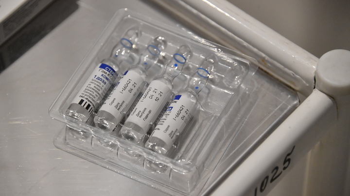 Но увы! Мясников объяснил, отчего умерли вакцинированные петербуржцы