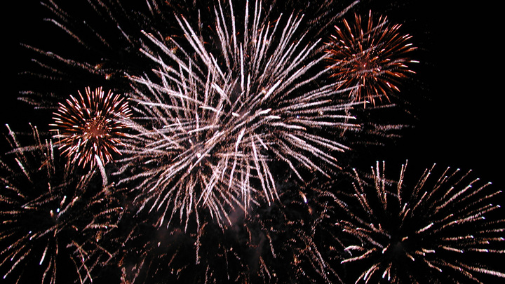 Нового мэра Сочи призвали временно запретить салюты на курорте