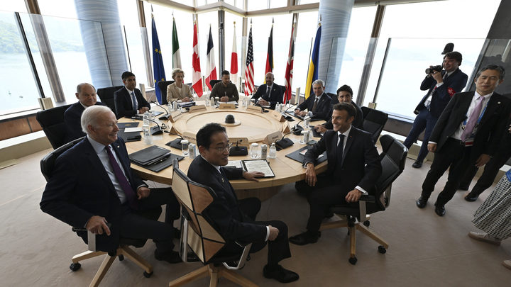 БРИКС положил конец американской гегемонии и влиянию G7 - Financial Times