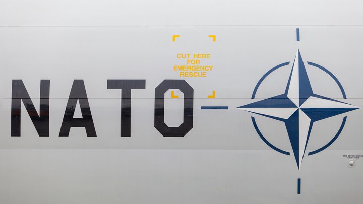НАТО собирается разместить разведывательный центр у самых границ России