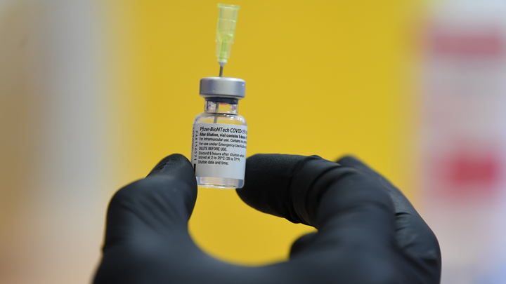 Вторая смерть подряд после прививки Pfizer: Мужчина умер спустя пару часов после вакцинации