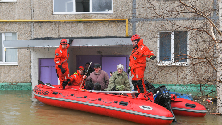Уровень воды выше критического значения: Река Урал настигла юг Оренбурга