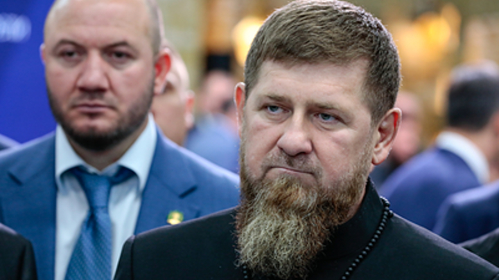 Кадыров приехал на прямую линию на танке Bradley и привез пленных ВСУ