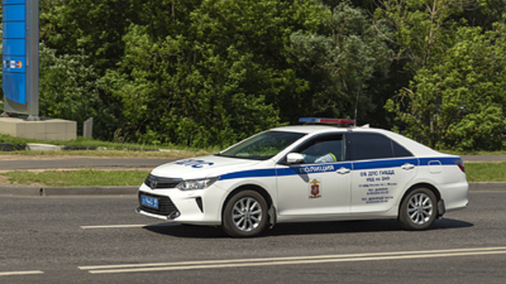 На Гусинобродском шоссе в Новосибирске Subaru Impreza врезалась в фуру