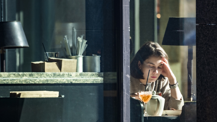 С коллегами вне работы чаще всего общаются жители Краснодара с доходом выше 80 тысяч рублей