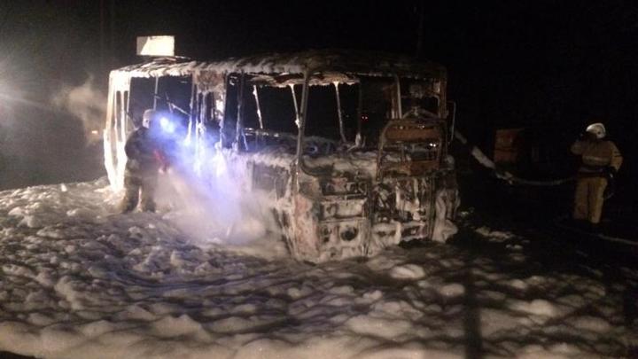 На газовой заправке в Кропоткине сгорел пассажирский автобус