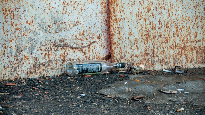 Чиновники недосмотрели. Целую партию ядовитого сидра просто выбросили на улицу в Краснодаре