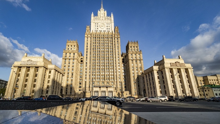 Молитвенные заклинания Макрона: В МИД России высмеяли слова президента Франции