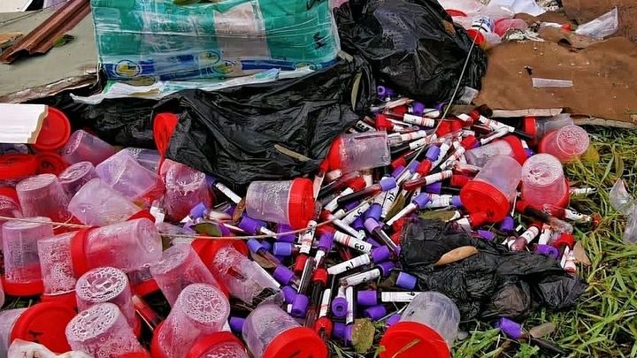 Свалку с «ковидными» отходами под Краснодаром устроила частная клиника. Но ее работу не прекратили