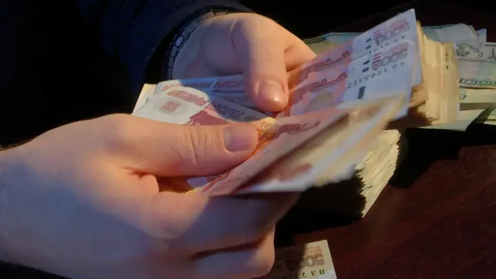 Где платят больше 200 тысяч в месяц: в Росстате назвали пять самых щедрых сфер