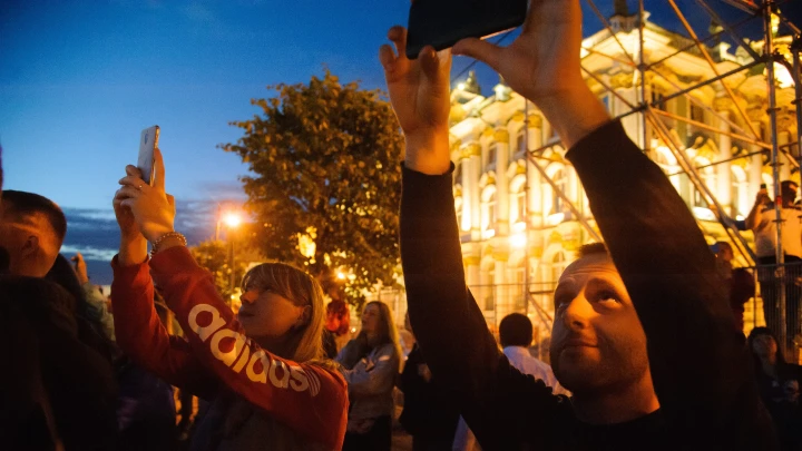 Американец не мог поверить: Чем ночной Петербург поразил гостя из США