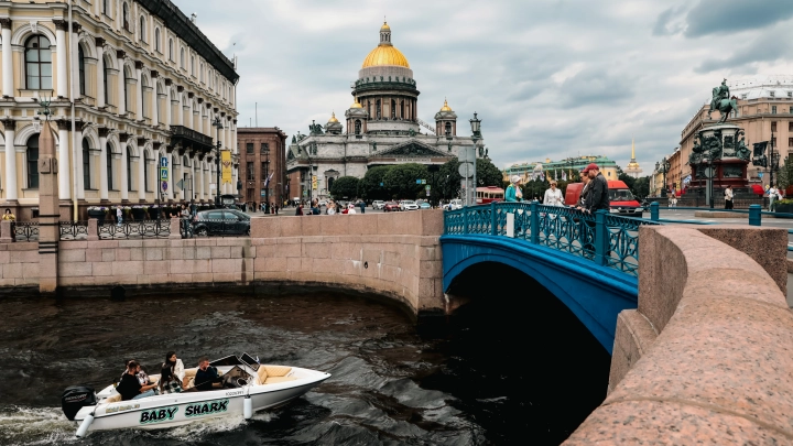Атака дронов на Ленинградскую область 23 августа: БПЛА сбиты над Санкт-Петербургом, фото и видео