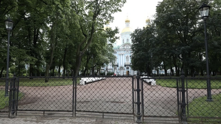 В Санкт-Петербурге стало опасно посещать городские сады и скверы