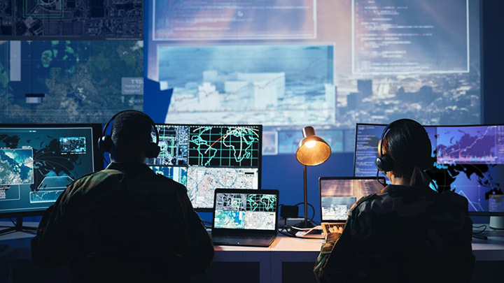 Пострадали восемь человек, у двух тяжелые ранения: Кто стоит за взрывом в Петербурге