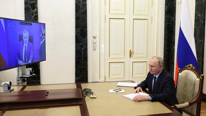 Губернатор Травников сообщил Путину о снижении добычи полезных ископаемых в Новосибирской области