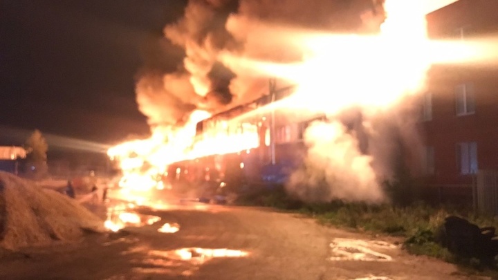 Пожарные тушили здание в Черноголовке более 16 часов