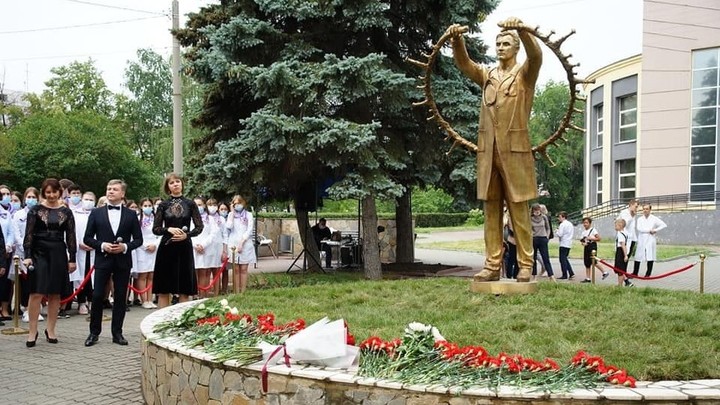 В Челябинске открыли памятник бойцам красной зоны