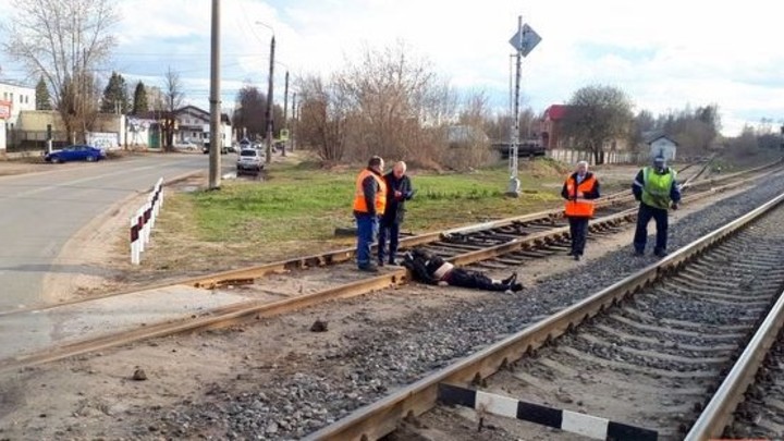 В Кинешме поезд насмерть сбил человека в наушниках
