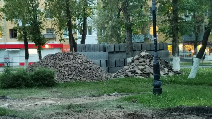 Коммунальщики объяснили, зачем разрушили сквер вдоль Московского шоссе Самары